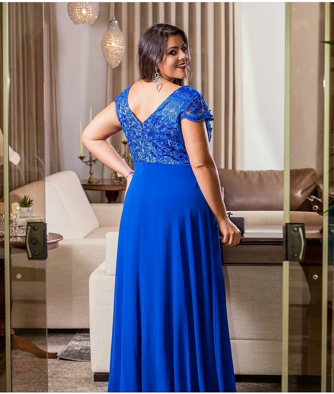 vestido de formatura azul plus size